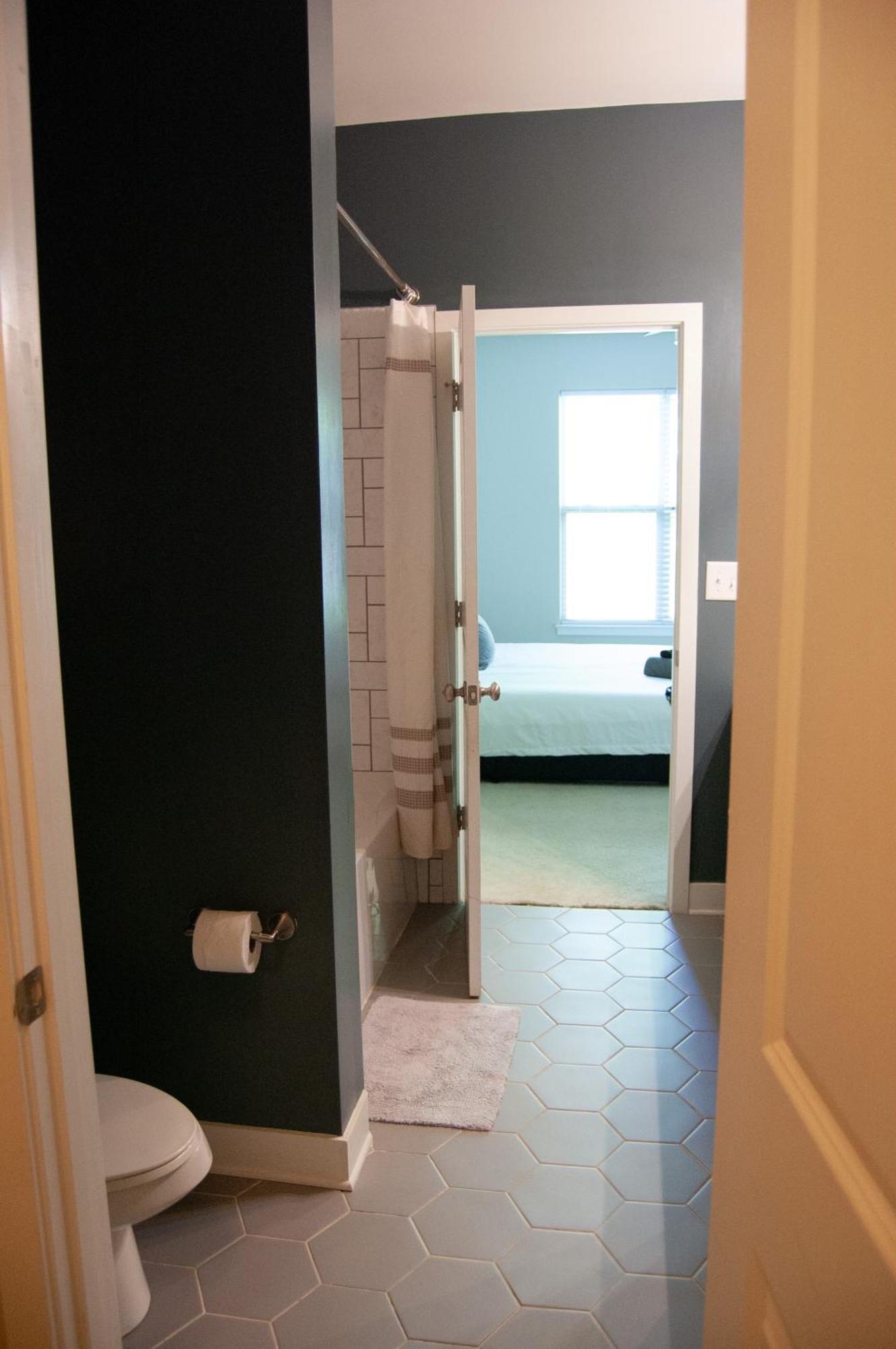 Modern Townhouse - 1 Min To Uptown Clt - Walk To Restaurants Casa de férias Charlotte