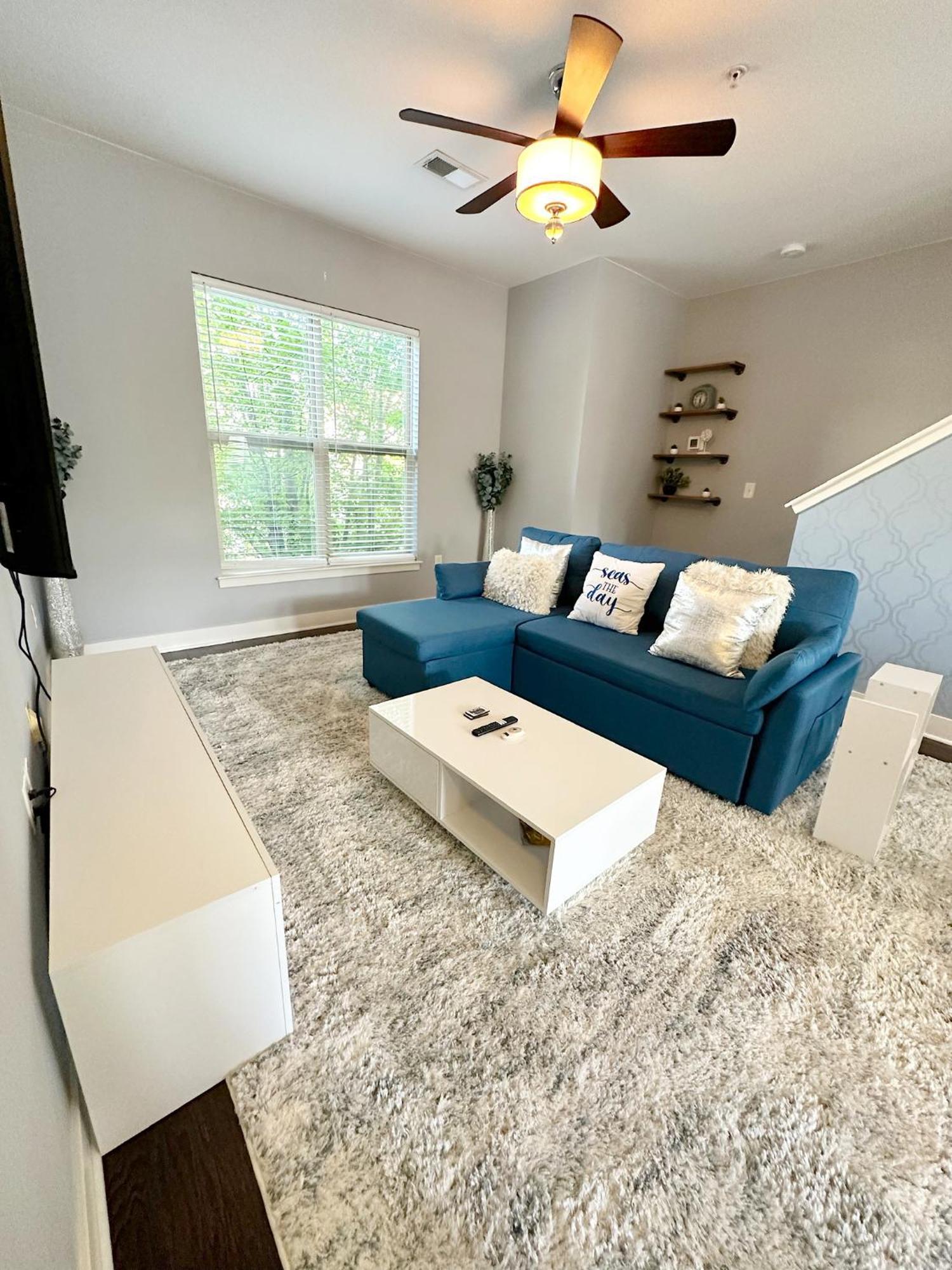 Modern Townhouse - 1 Min To Uptown Clt - Walk To Restaurants Casa de férias